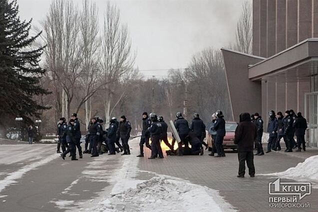 У здания криворожского горсовета прогремел взрыв