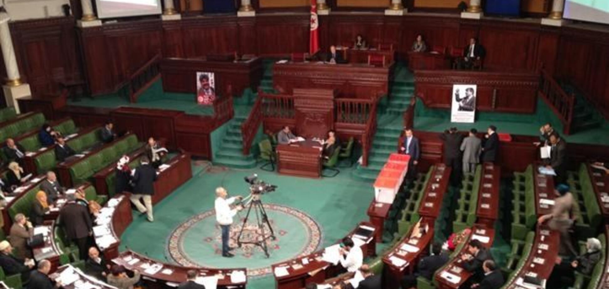 Парламент Туниса принял новую конституцию