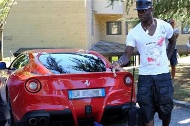 Нападающий 'Милана' Балотелли подрался в ночном клубе