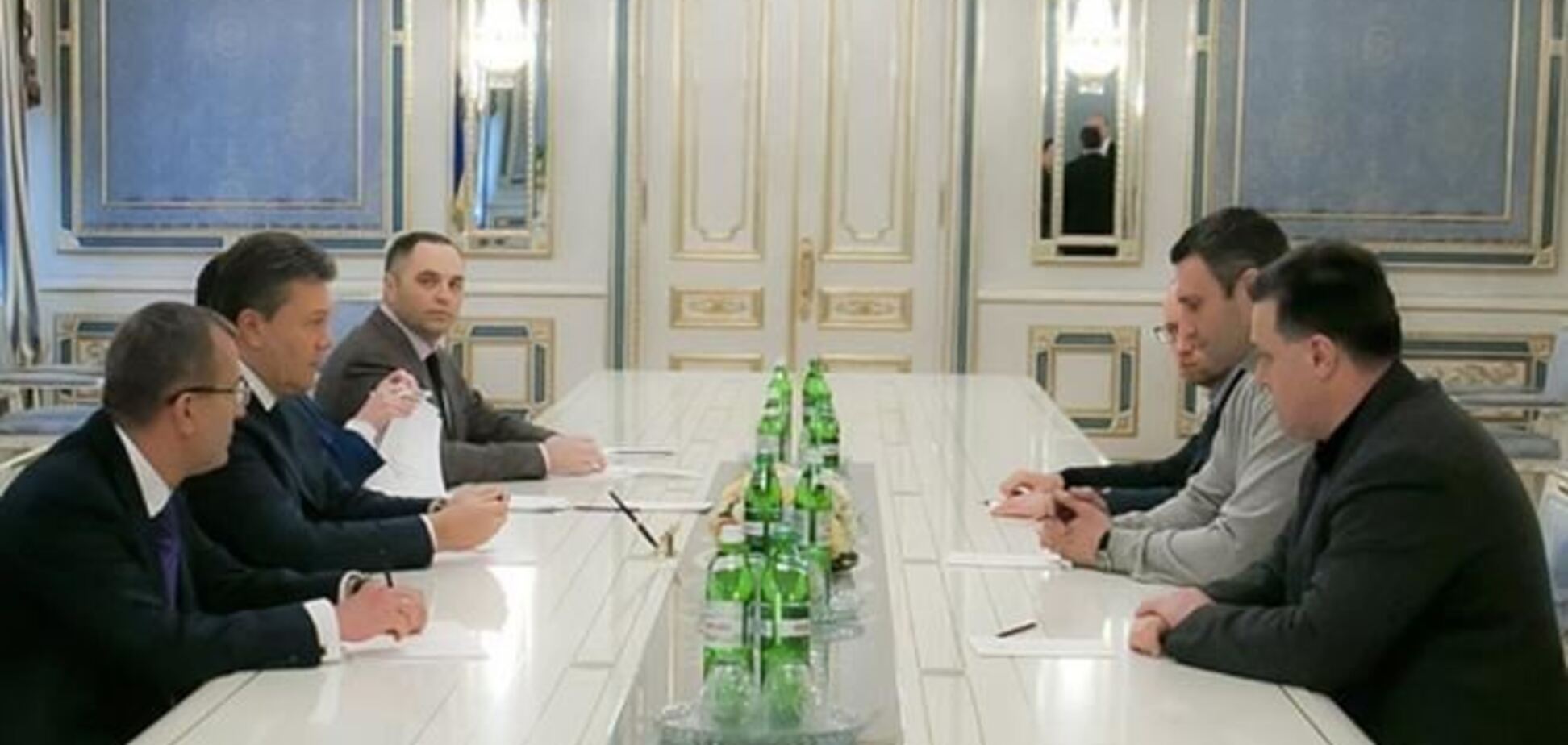 Кожара рассказал иностранным дипломатам о переговорах Януковича с оппозицией
