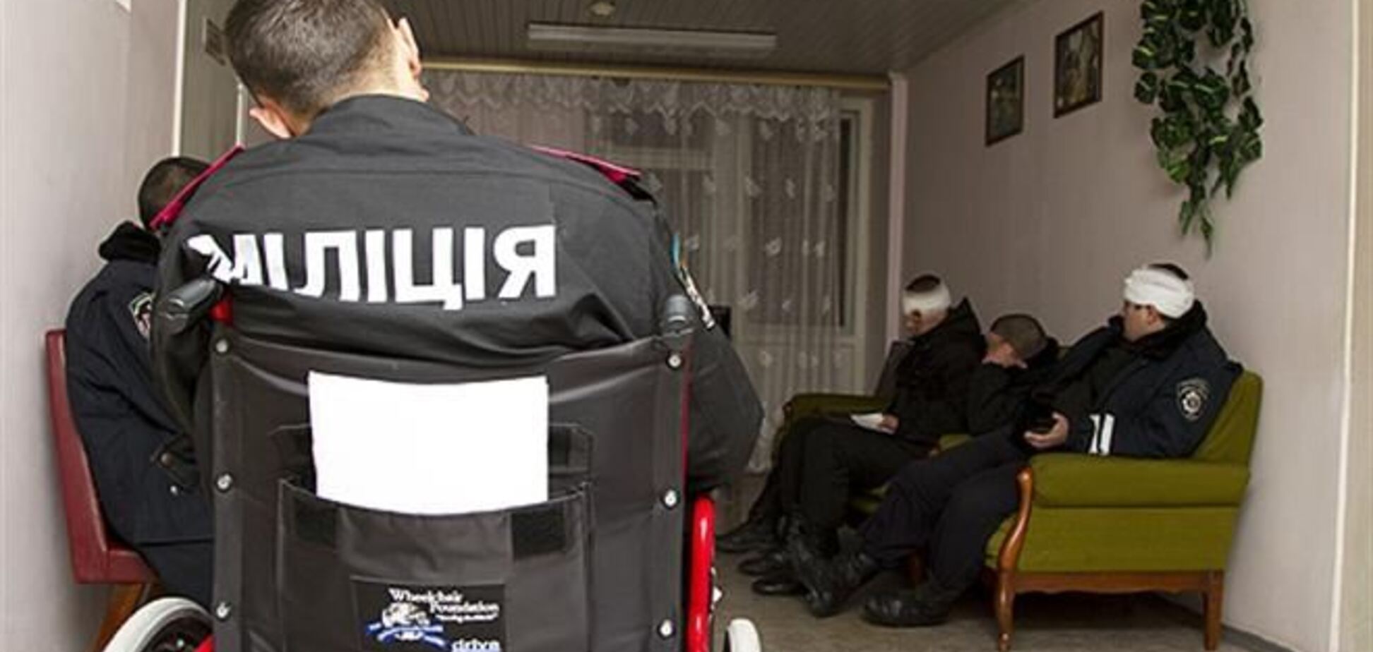  Пострадавшим милиционерам граждане перечислили почти миллион гривен
