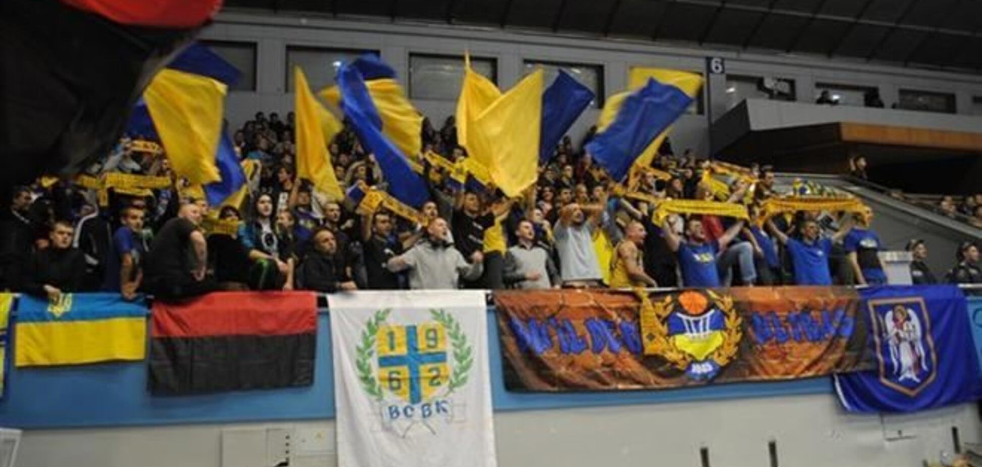 Ультрас 'Будивельника' помогут Евромайдану медикаментами