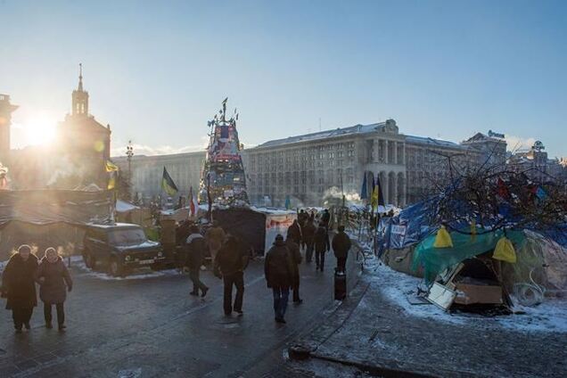 На каркасе елки в центре Киева повесился мужчина