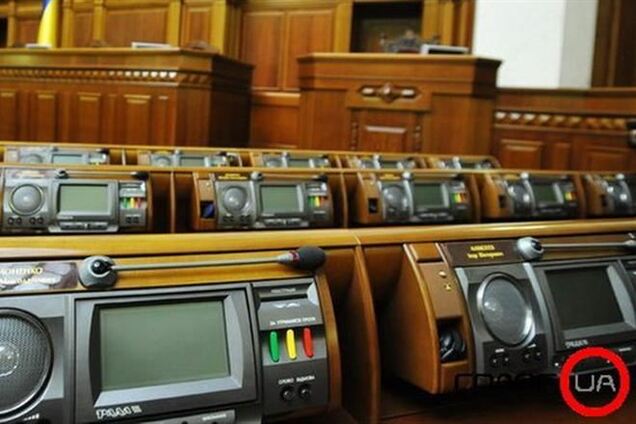 Рада приняла законопроекты о запрете пропаганды фашизма и о наказании за разрушение памятников