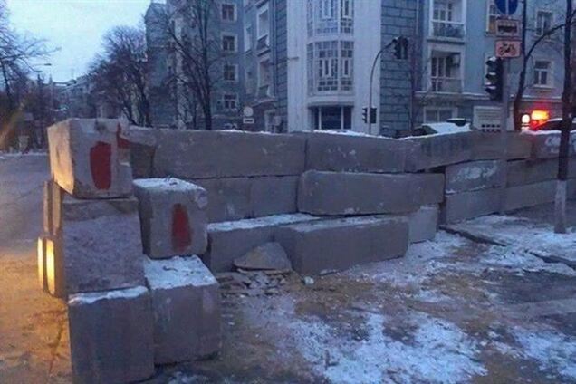 За ночь милиция построила бетонные баррикады в центре Киева