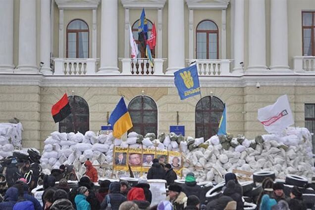 У Хмельницькому активісти Майдану заблокували будівлю ОДА