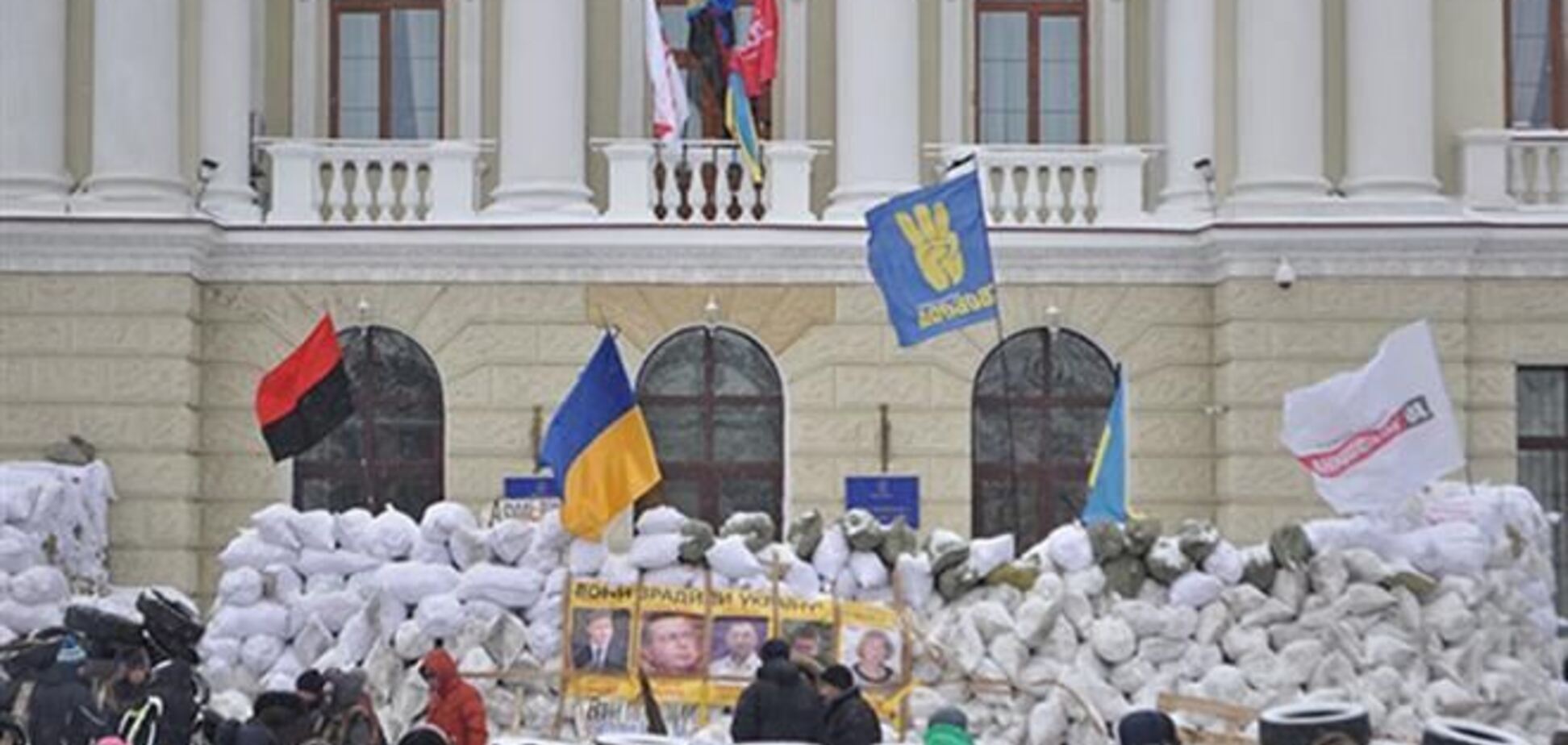 В Хмельницком активисты Майдана заблокировали здание ОГА