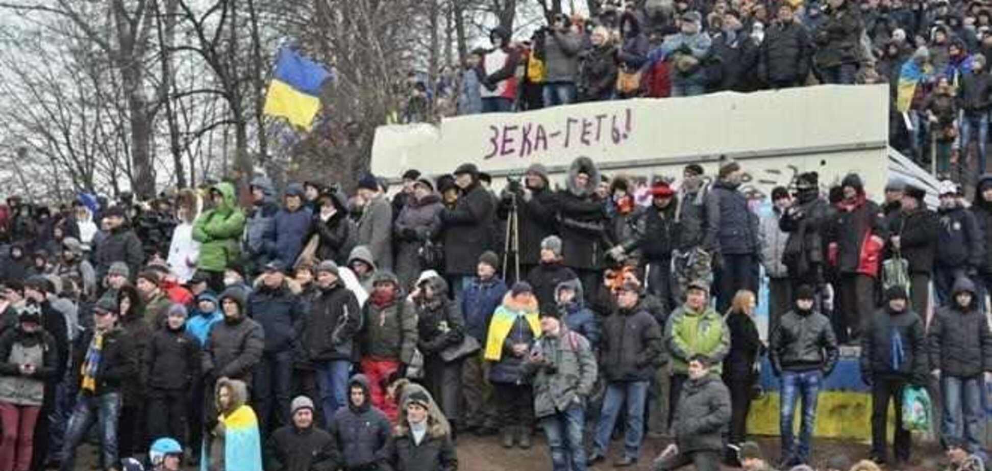 Майдан встретил аплодисментами отмену скандальных законов