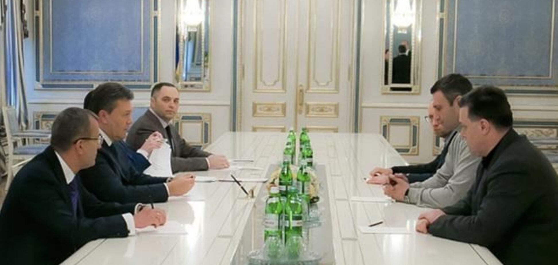Экс-посол США: Янукович предложил оппозиции слишком мало и слишком поздно