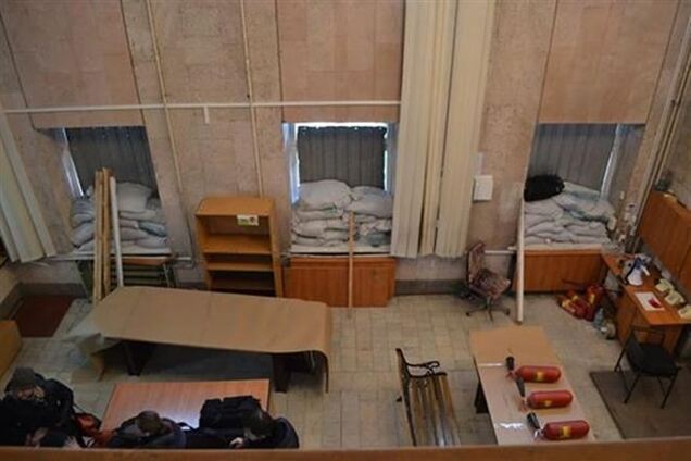 В Николаевской ОГА забивают окна и баррикадируют двери