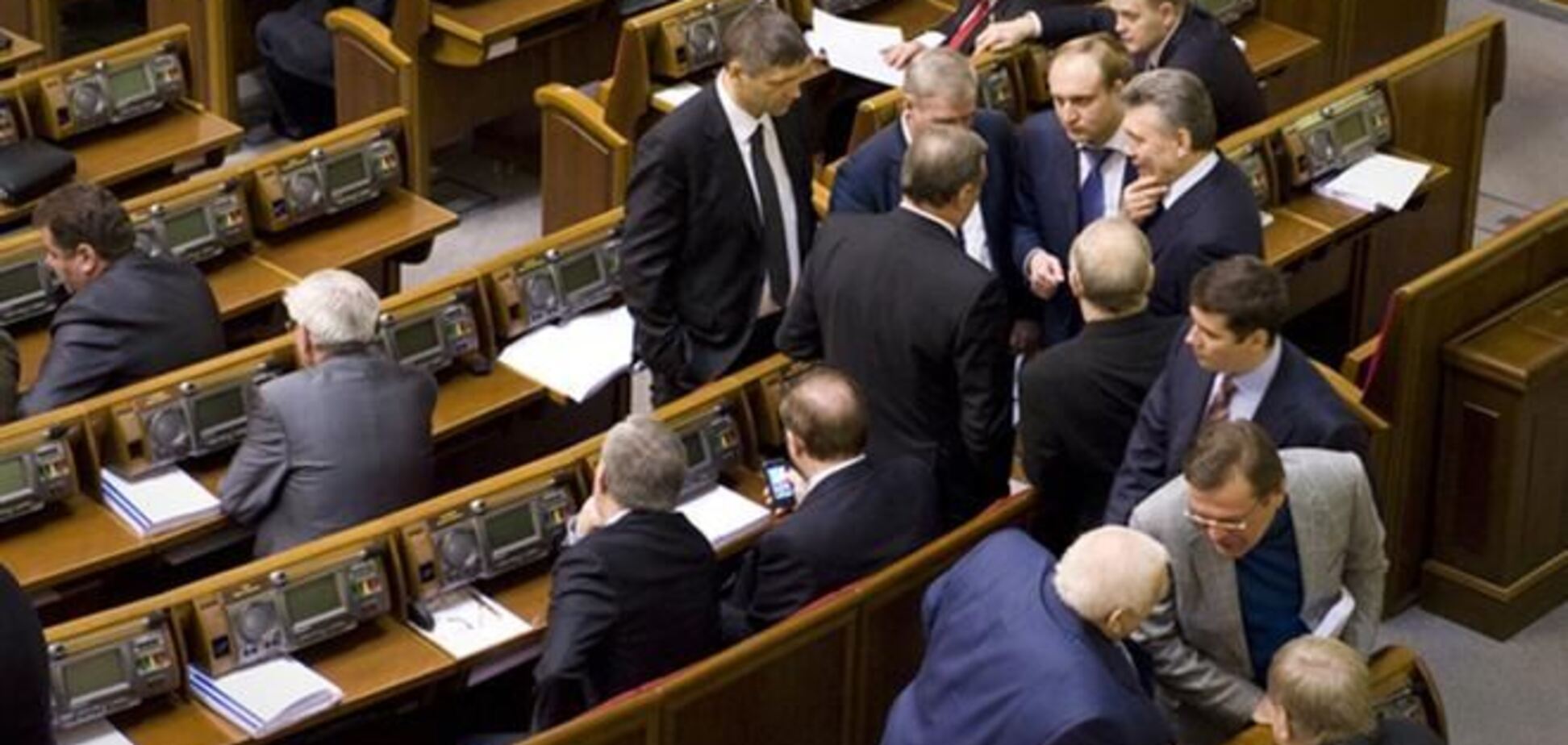 Треть регионалов в ВР готовы вернуть Конституцию 2004 года - нардеп