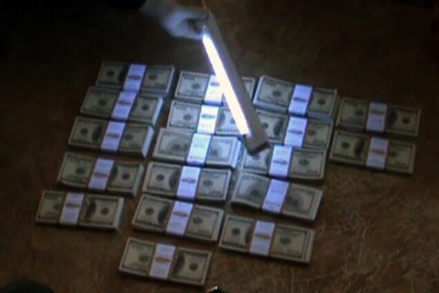 На Миколаївщині держчиновник вимагав півмільйона доларів хабара