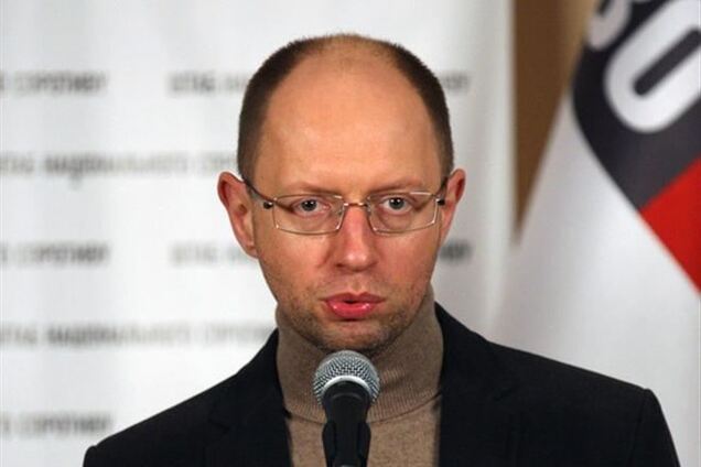 Яценюк требует от Януковича полного контроля над правительством