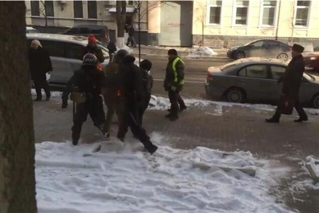 МВД: мы найдем автора видео о задержаниях прохожих бойцами ВВ на Институтской