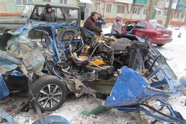На Донетчине взорвалась машина такси: уцелели только колеса