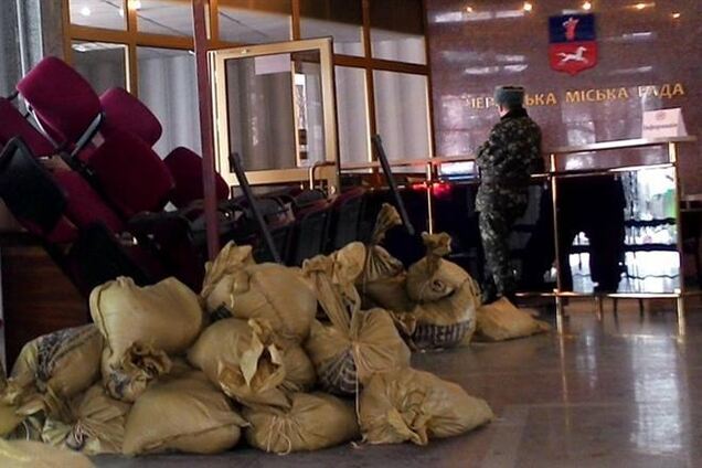 Черкасские чиновники забаррикадировались в мэрии