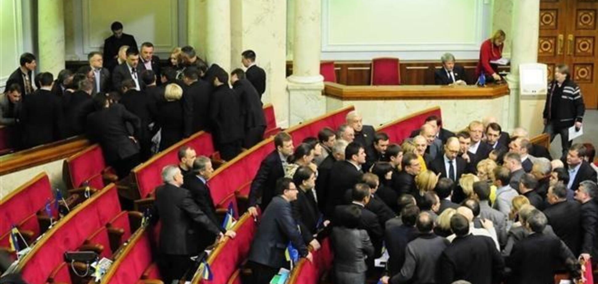 Депутати пропонують спростити створення фракцій у ВР
