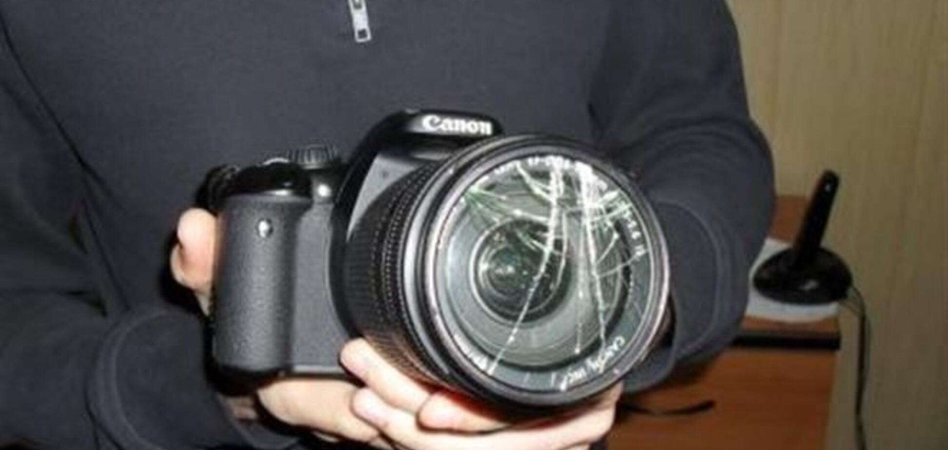 В Днепропетровске молодчики разбили камеру 'Нового канала'