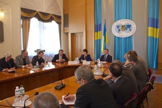 Кожара проинформировал иностранных послов о ситуации в Украине