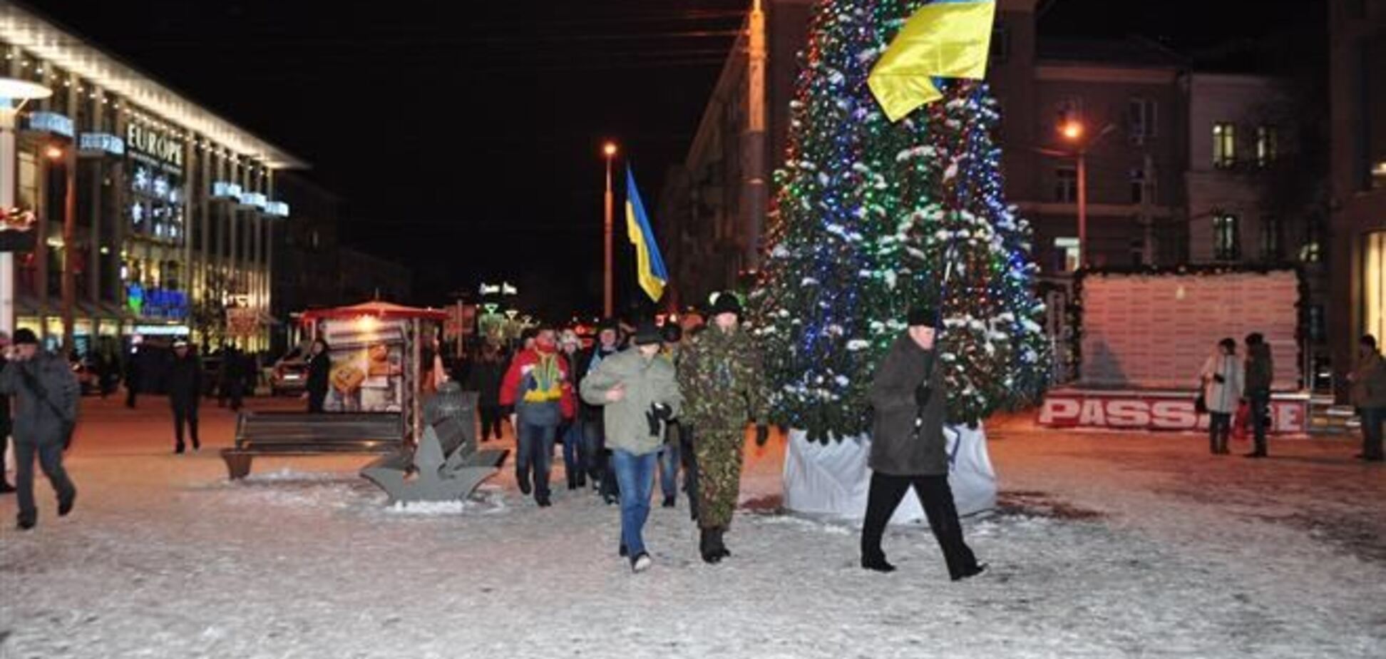 В Днепропетровске неизвестные задерживают людей прямо на улице