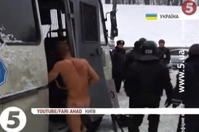 Итальянский писатель сравнил 'Беркут' с римскими солдатами, которые издевались над Христом