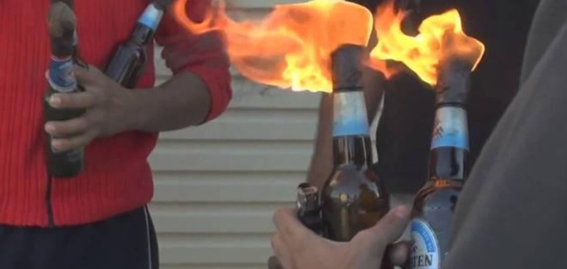 В окно типографии, которая печатает листовки для харьковского Майдана, бросили 'коктейль Молотова'