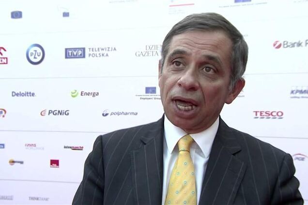 Глава совещательного органа ЕС зачитал резолюцию своего комитета на Майдане