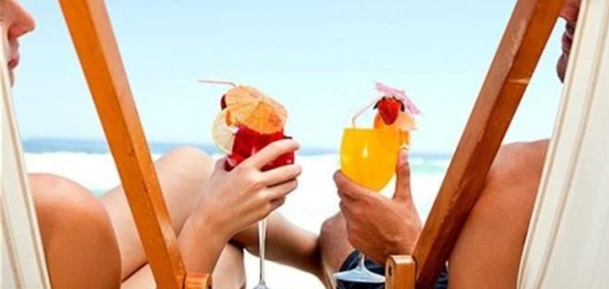 Алкогольные коктейли на солнце повышают риск рака