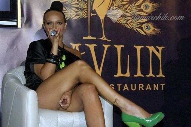 Онучка екс-прем'єра України 'втекла' в США