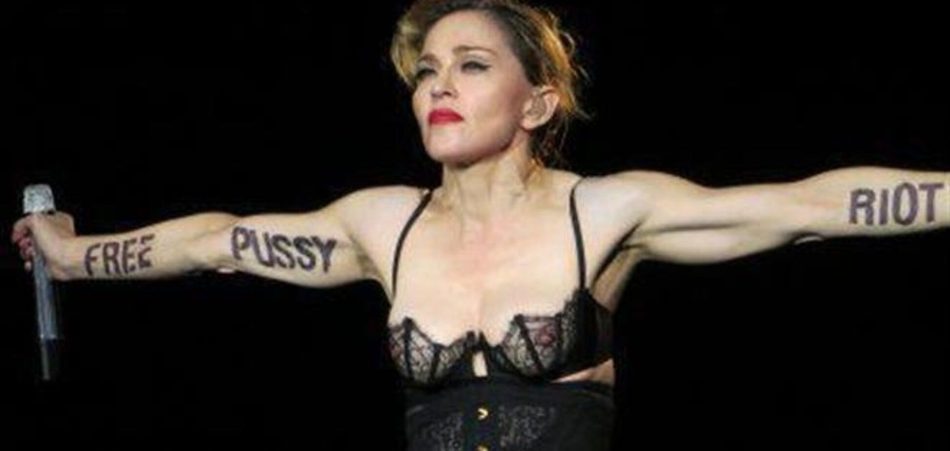 Мадонна взяла под опеку скандально известных Pussy Riot