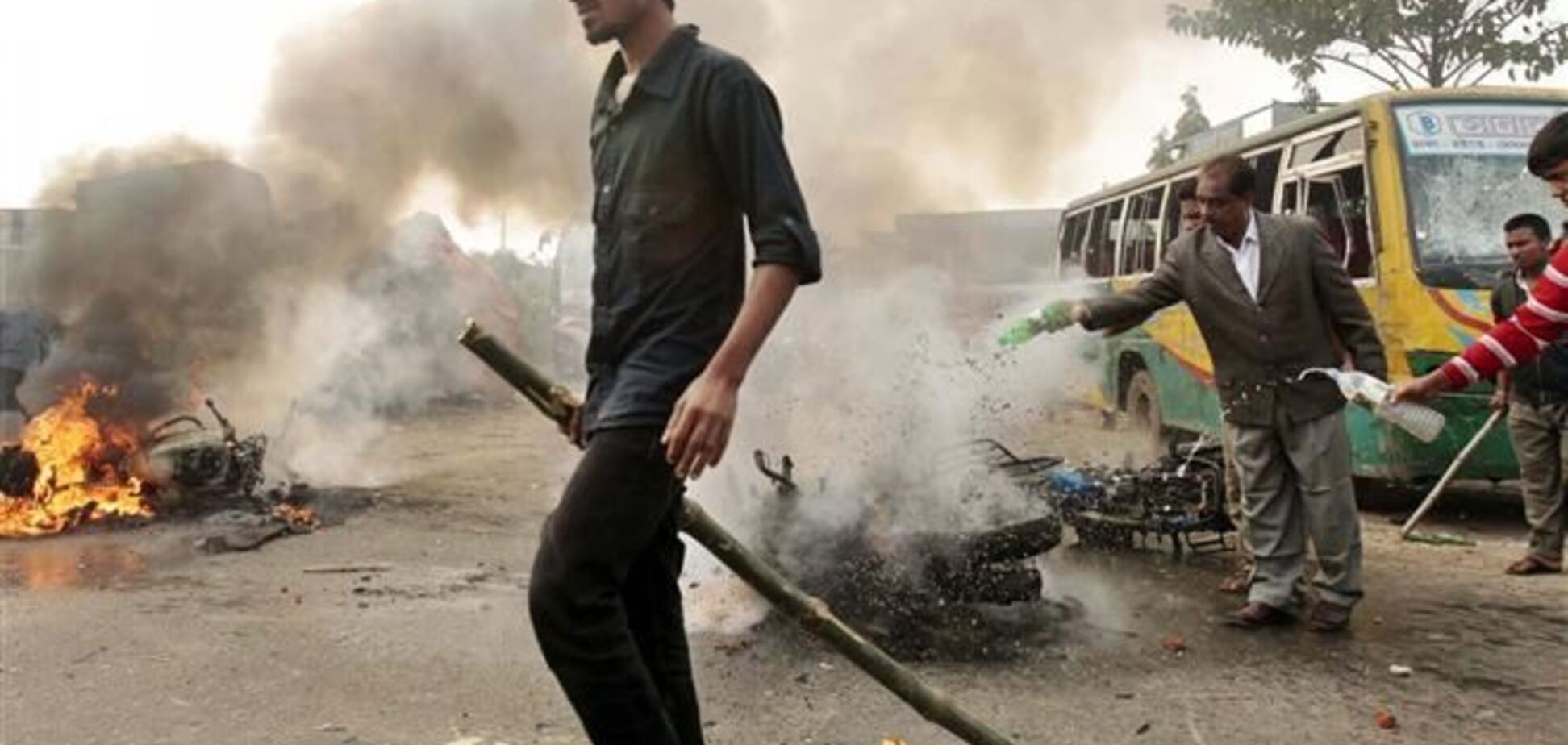 В Бангладеш полиция расстреляла 11 митингующих