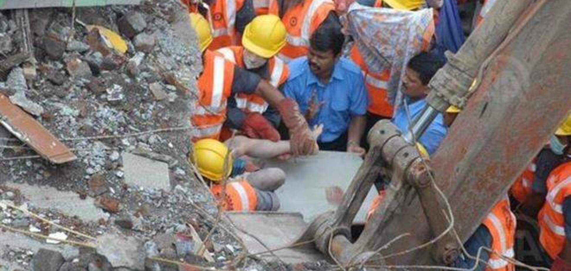 В Индии рухнуло пятиэтажное здание: 14 жертв