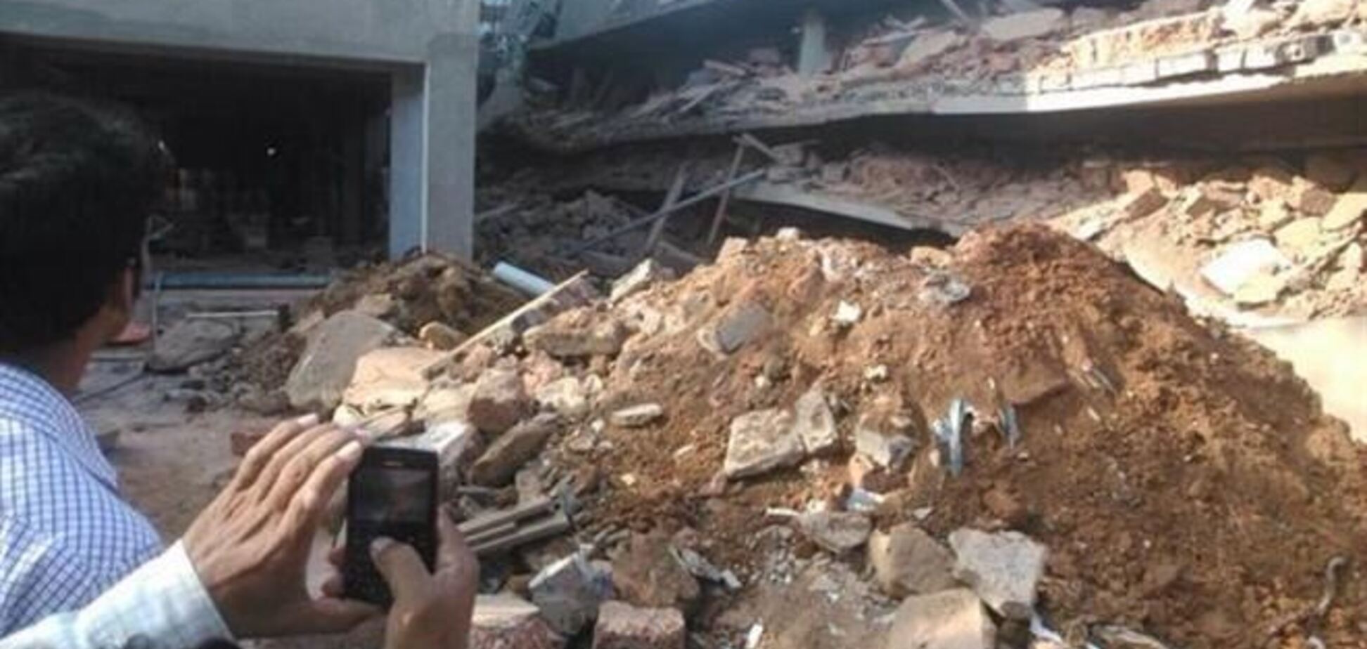 Растет число жертв обрушения здания в Индии
