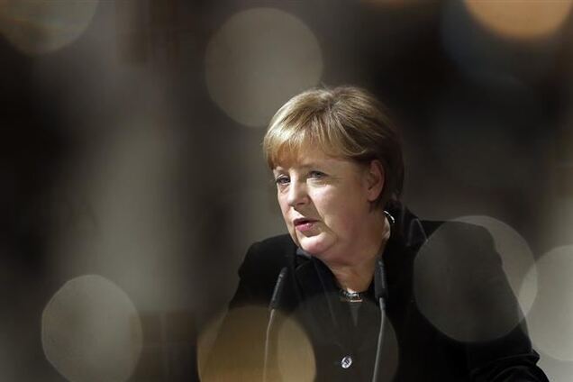 СМИ: Меркель могла травмироваться из-за старых лыж