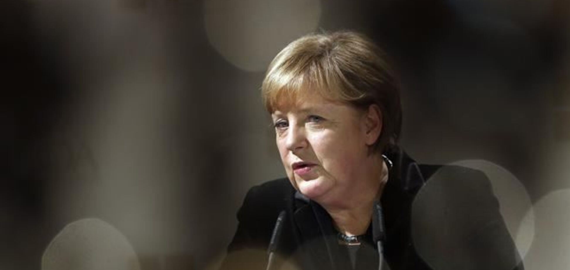 ЗМІ: Меркель могла травмуватися через старі лиж