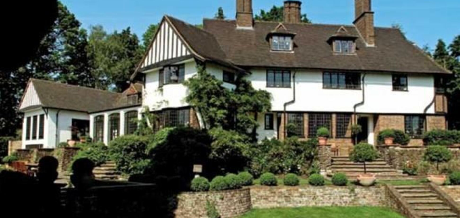 В Великобритании вновь продают особняк Джона Леннона