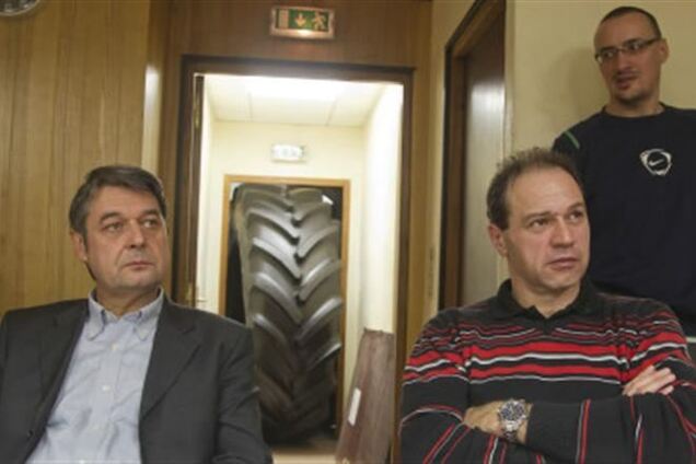 Робочі французького заводу захопили в заручники керівництво