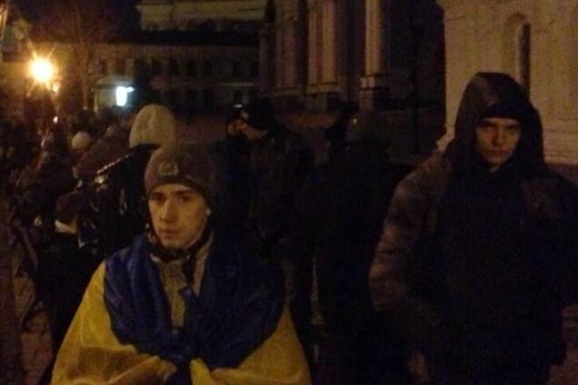 Люди в масках пикетировали 'ресторан Голубченко'