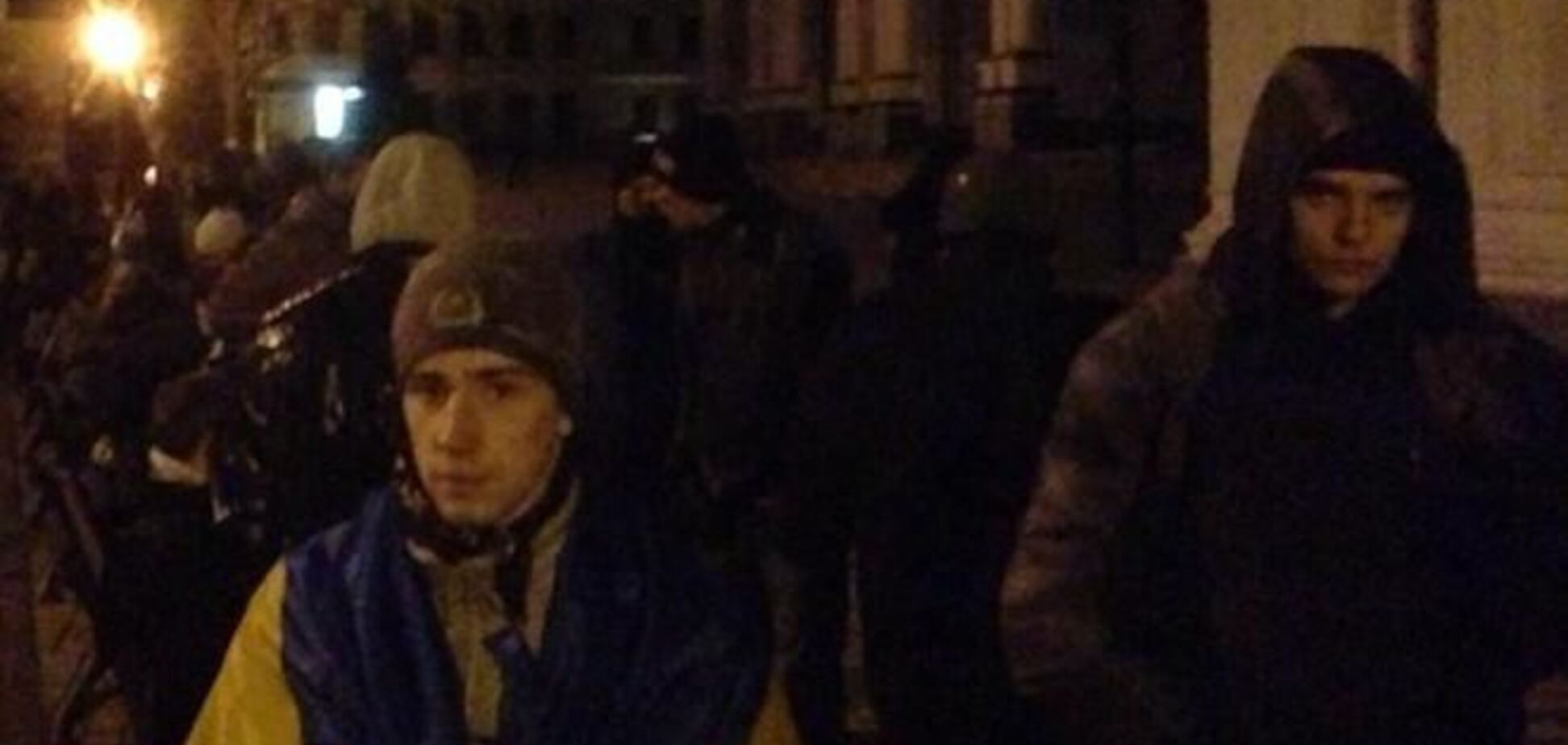 Люди в масках пикетировали 'ресторан Голубченко'
