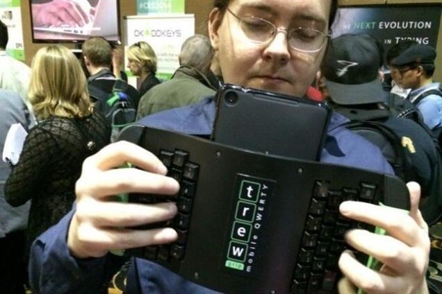 Разработчики придумали клавиатуру 'задом наперед'