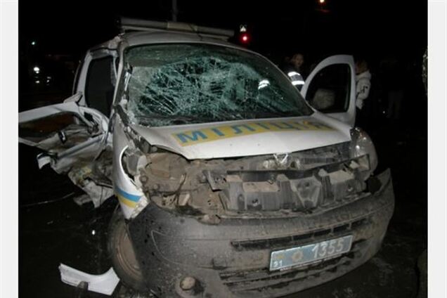 В Харькове милицейское авто влетело в Mercedes: семь пострадавших