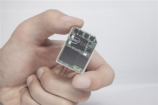 Intel выпустила компьютер размером с карту памяти