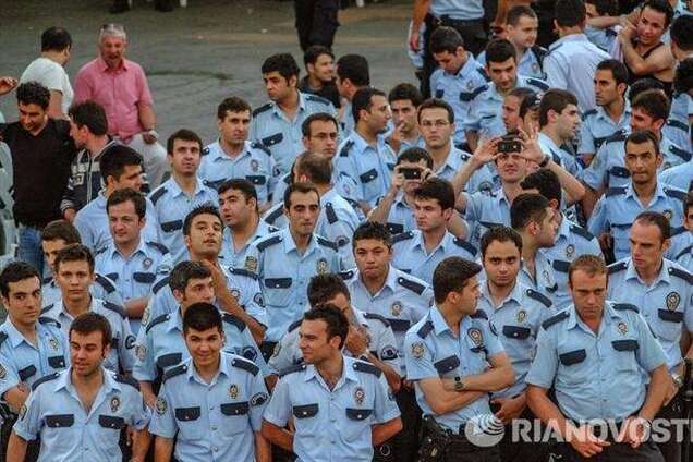 Коррупционный скандал в Турции: уволены главы полицейских департаментов в 16 провинциях