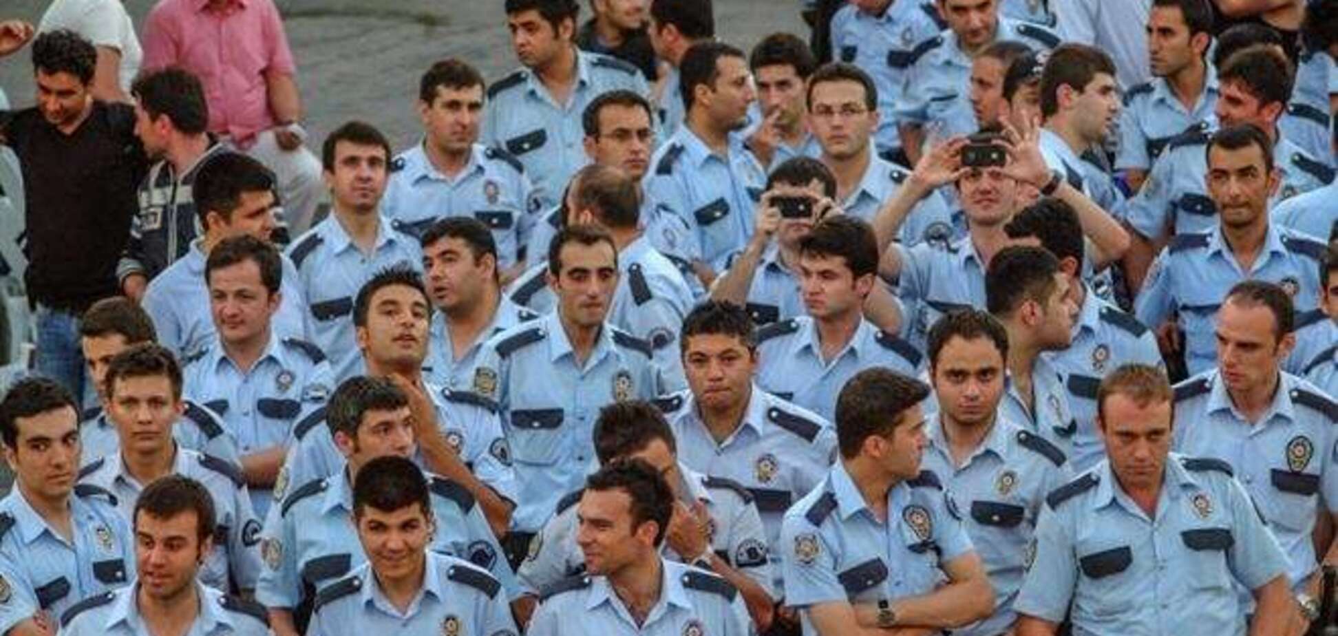 Коррупционный скандал в Турции: уволены главы полицейских департаментов в 16 провинциях