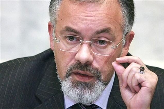 Опозиція перетворює столицю на 'смітник' - Табачник