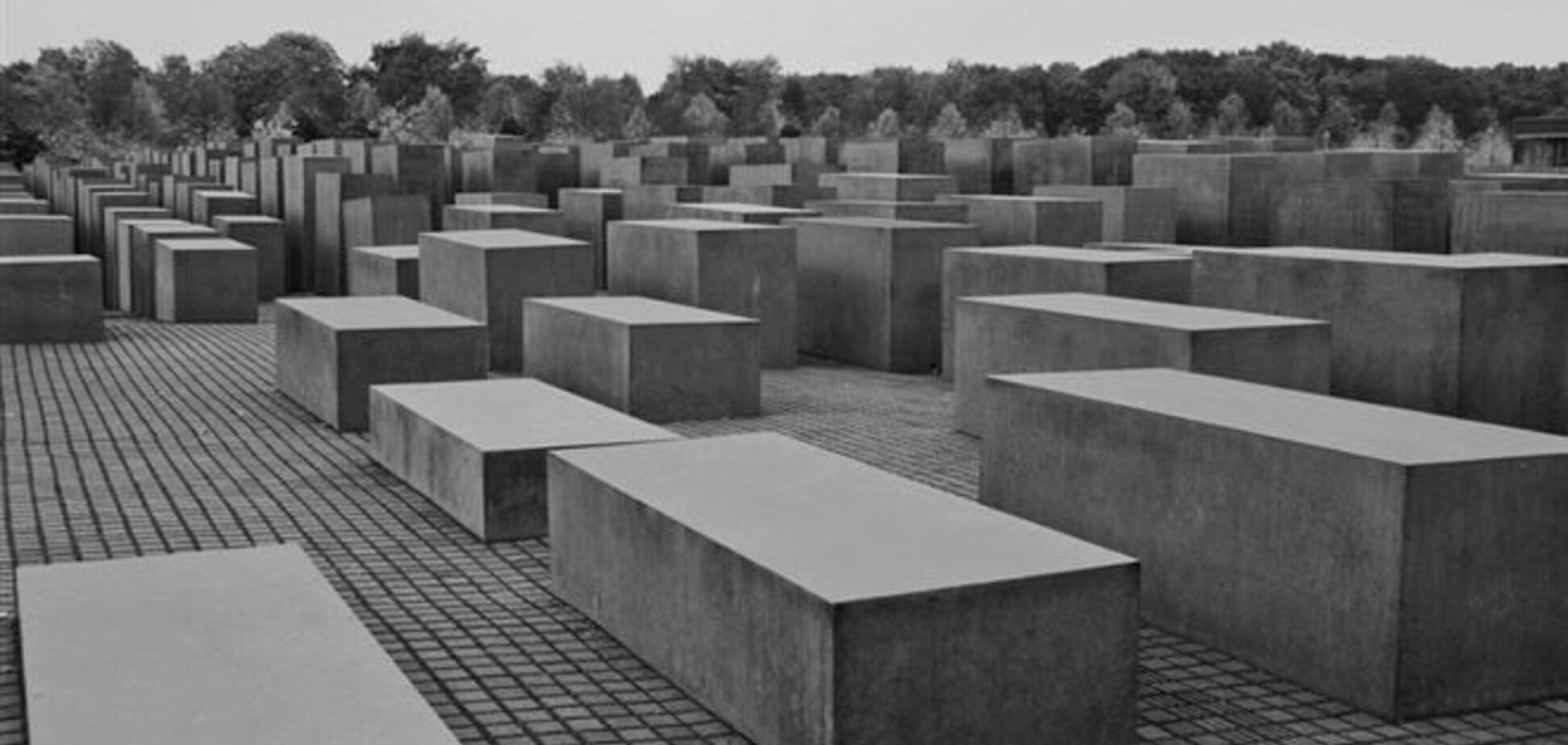 Пьяный немец осквернил мемориал жертвам Холокоста в Берлине