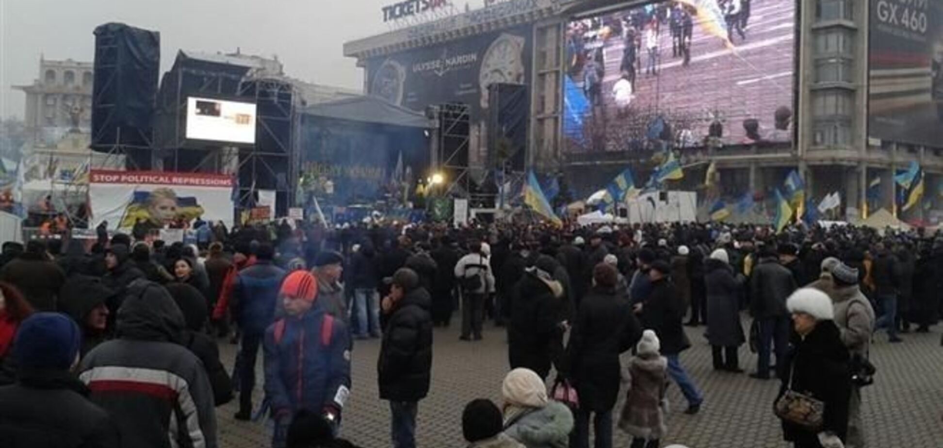 Евромайдановцы мешали журналисту снимать избиение парня в Доме профсоюзов