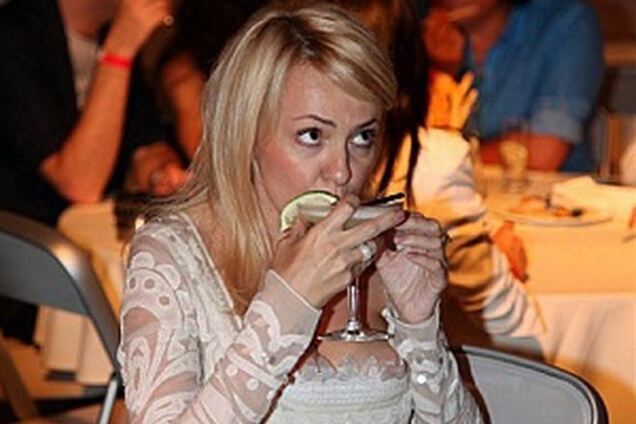 Билан подарил Рудковской уникальные перчатки