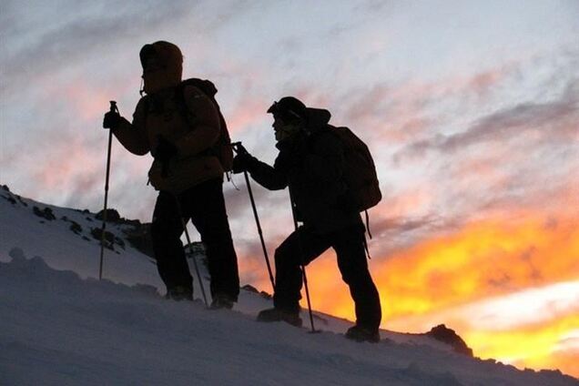 На Эльбрусе с обрыва сорвались украинские туристы