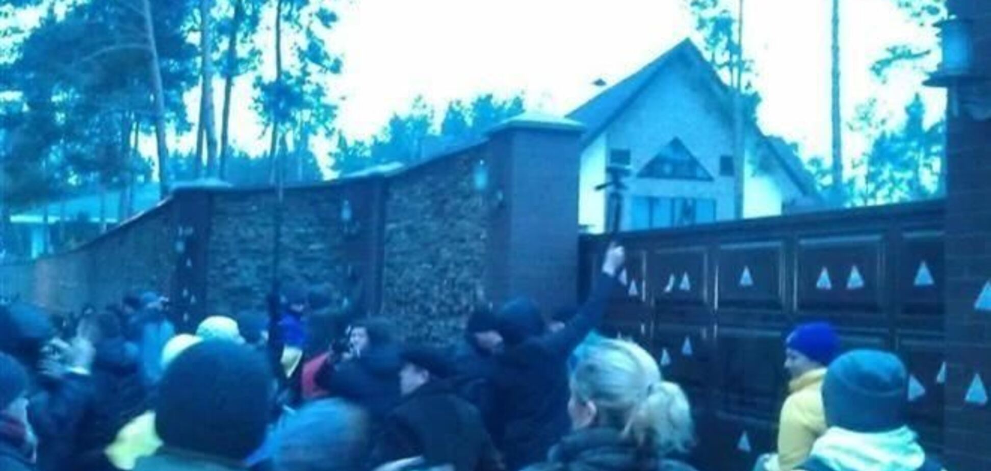 Лидер Автомайдана утверждает, что дело о пикетировании 'дома Захарченко' не закрыли